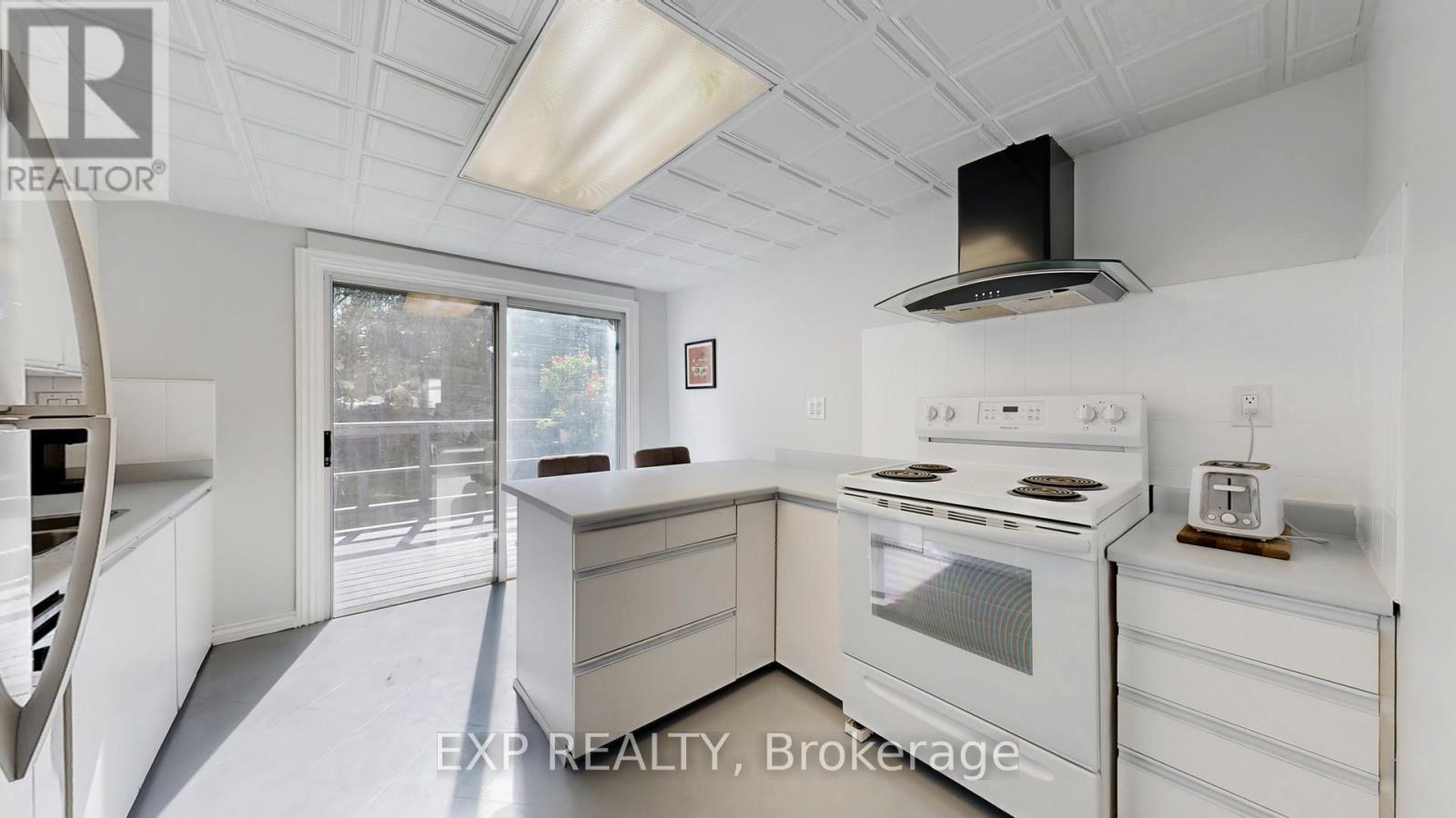59 Vanevery Street, Toronto, Ontario  M8V 1Y5 - Photo 9 - W12448549
