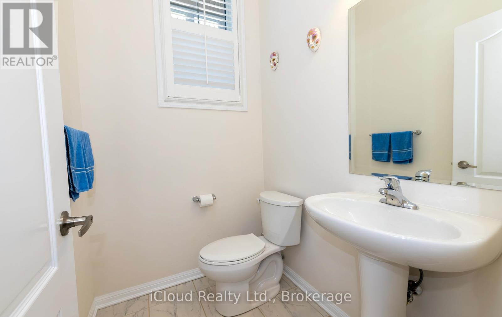 4 Robert Parkinson Drive, Brampton (Northwest Brampton), Ontario  L7A 0Y3 - Photo 5 - W12448550