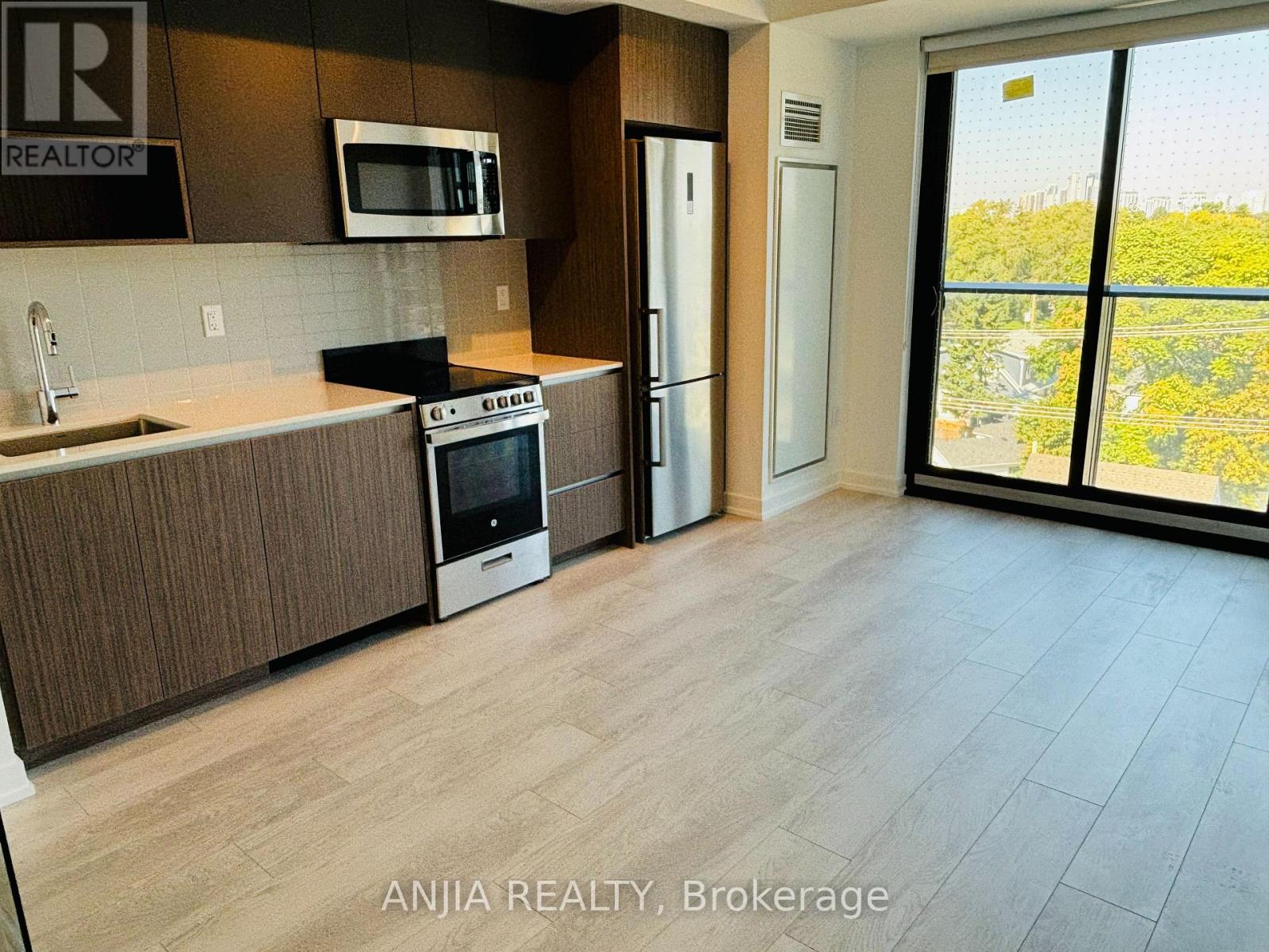 607 - 801 The Queens Way, Toronto, Ontario  M8Z 6A8 - Photo 2 - W12448551