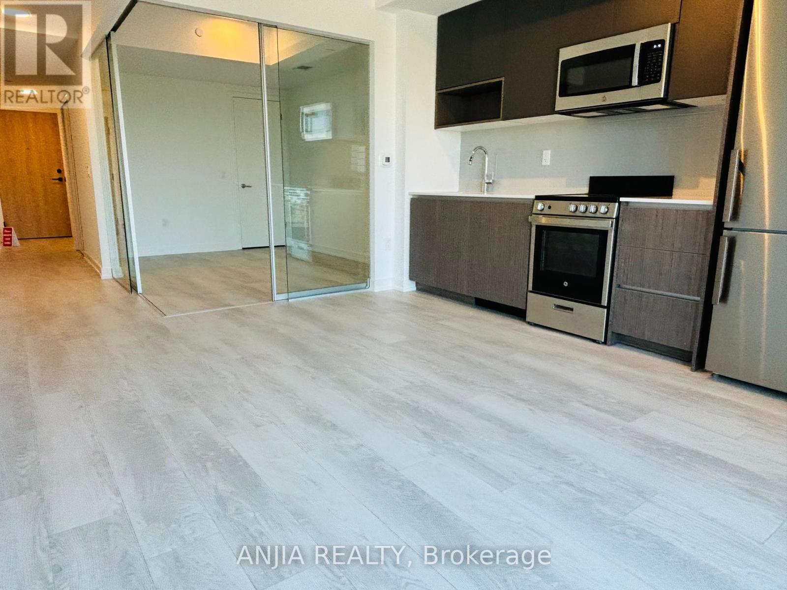 607 - 801 The Queens Way, Toronto, Ontario  M8Z 6A8 - Photo 3 - W12448551