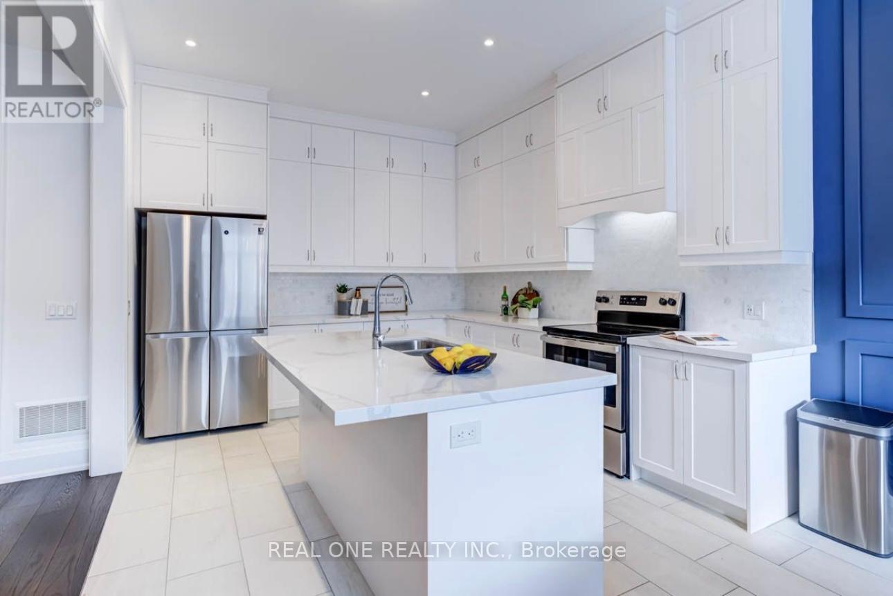 4157 Hillsborough Crescent, Oakville, Ontario  L6H 3P9 - Photo 10 - W12448565