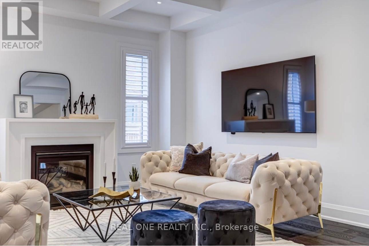 4157 Hillsborough Crescent, Oakville, Ontario  L6H 3P9 - Photo 7 - W12448565