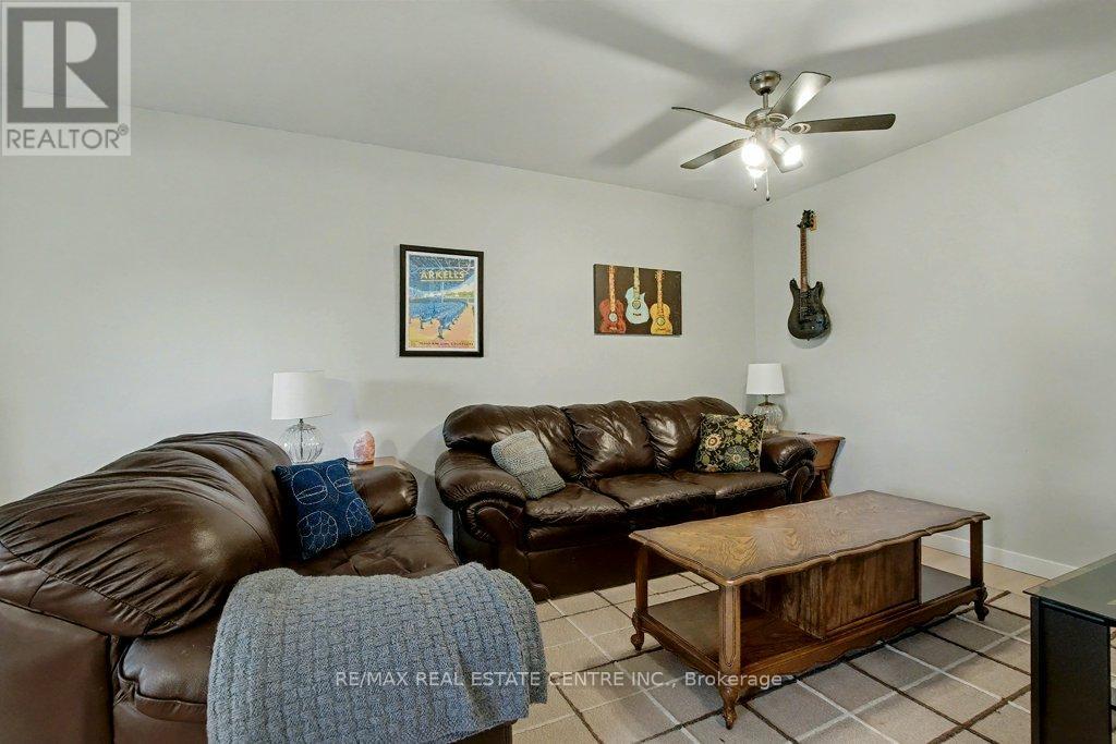 73 Obermeyer Drive, Kitchener, Ontario  N2A 1P5 - Photo 12 - X12448562