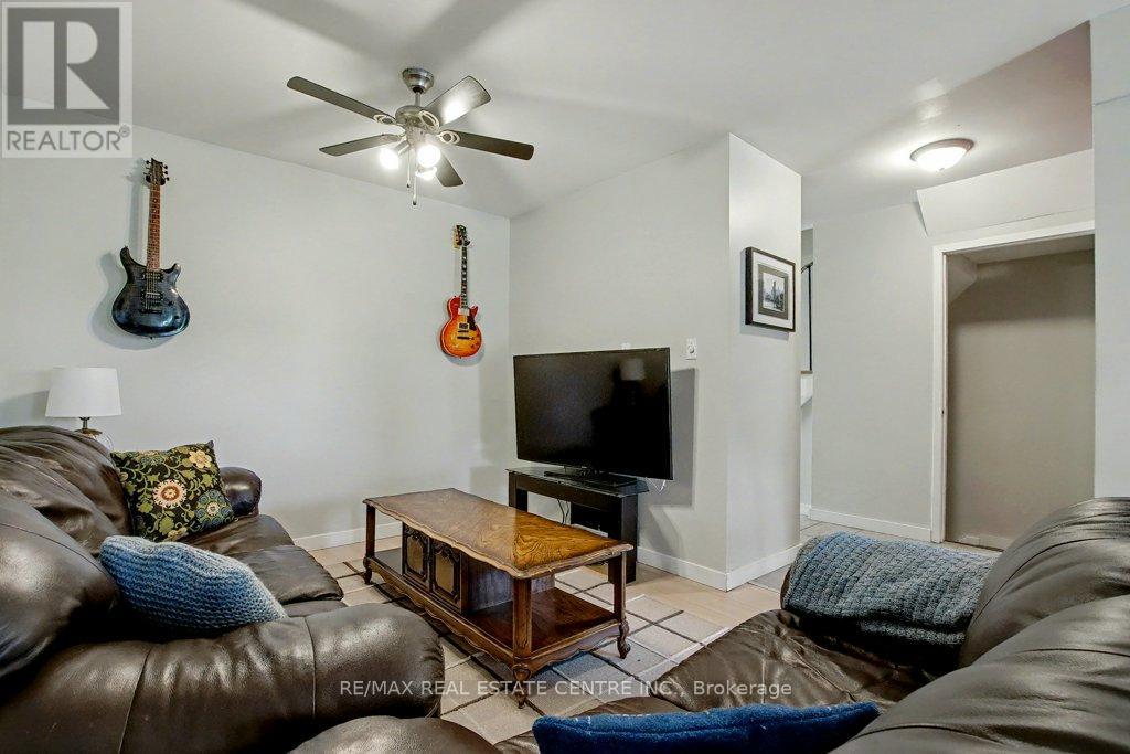 73 Obermeyer Drive, Kitchener, Ontario  N2A 1P5 - Photo 13 - X12448562