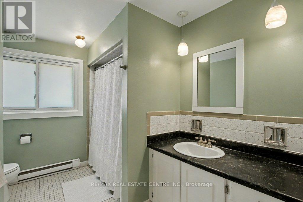 73 Obermeyer Drive, Kitchener, Ontario  N2A 1P5 - Photo 22 - X12448562