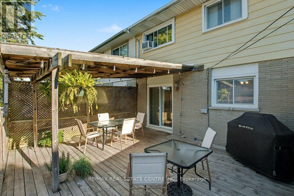 73 Obermeyer Drive, Kitchener, Ontario  N2A 1P5 - Photo 32 - X12448562