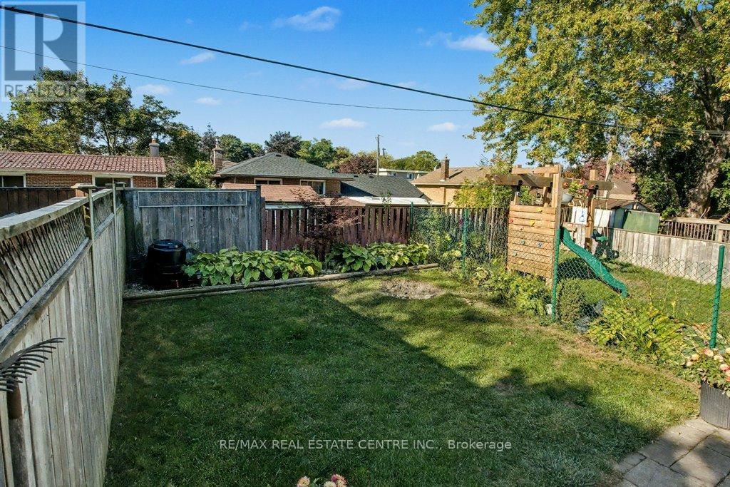 73 Obermeyer Drive, Kitchener, Ontario  N2A 1P5 - Photo 33 - X12448562