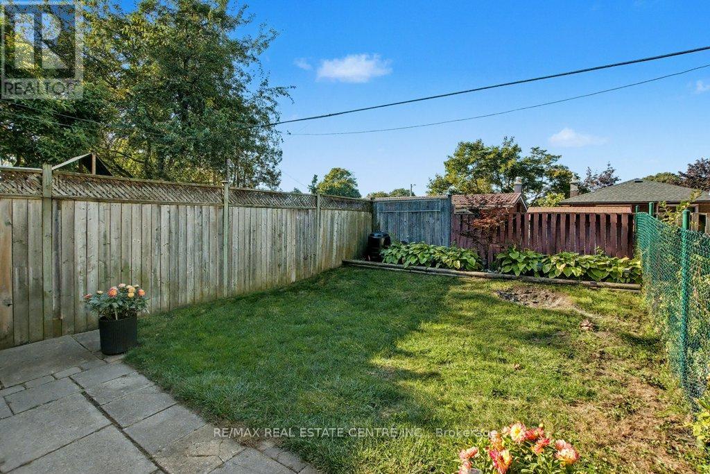 73 Obermeyer Drive, Kitchener, Ontario  N2A 1P5 - Photo 34 - X12448562