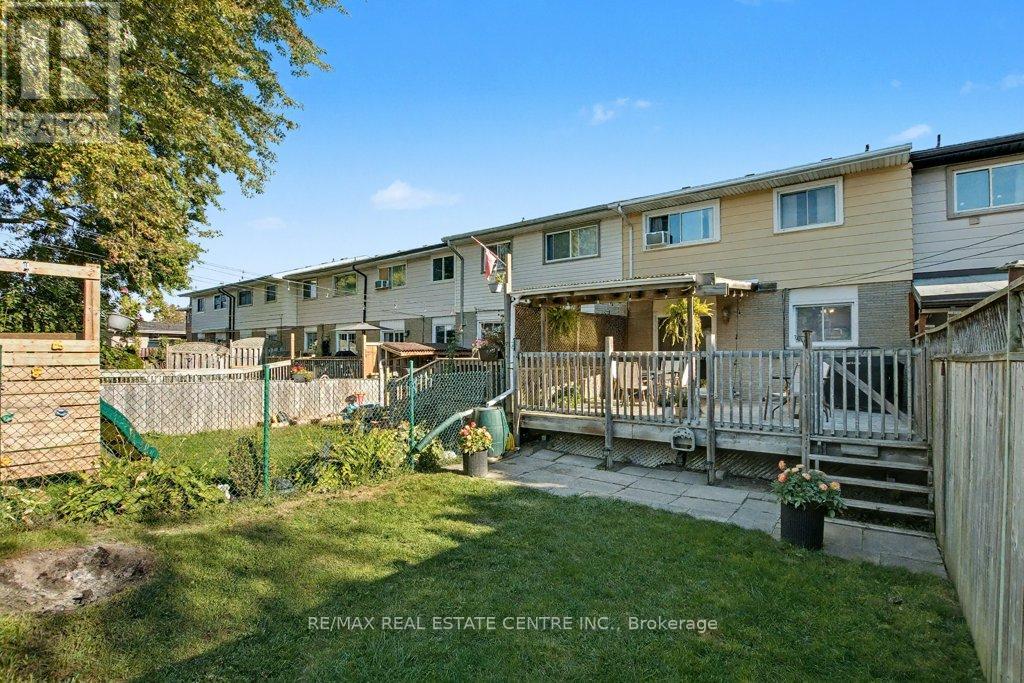 73 Obermeyer Drive, Kitchener, Ontario  N2A 1P5 - Photo 35 - X12448562