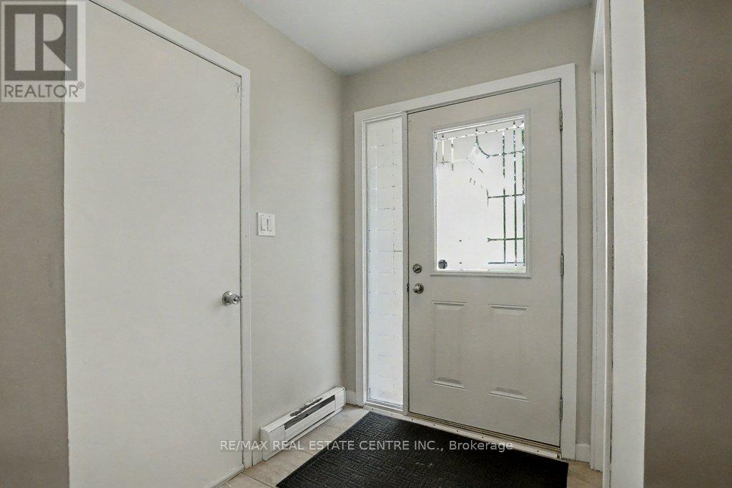 73 Obermeyer Drive, Kitchener, Ontario  N2A 1P5 - Photo 4 - X12448562