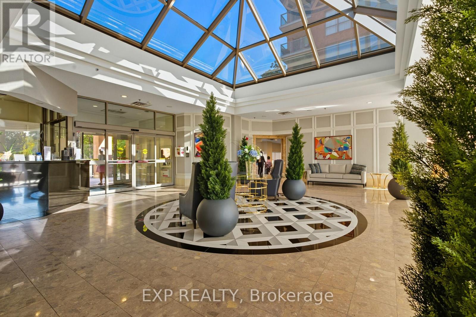 111 - 14924 Yonge Street, Aurora, Ontario  L4G 6H7 - Photo 4 - N12448575
