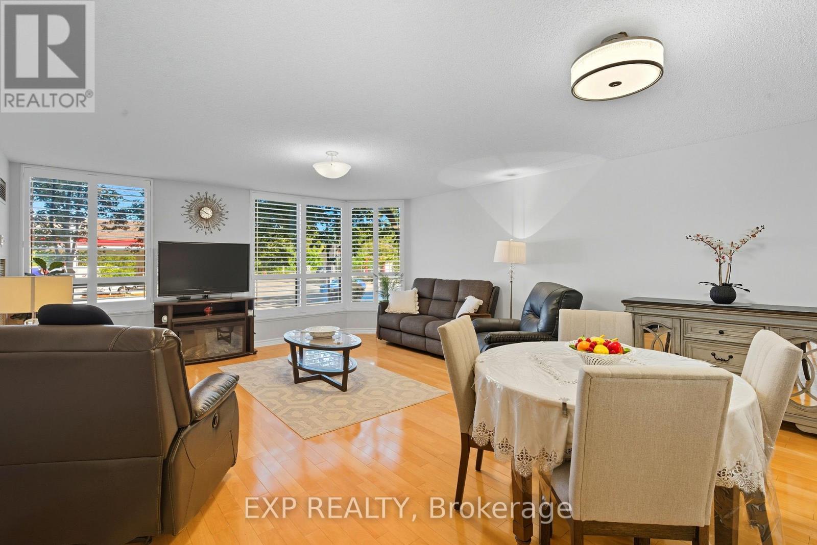 111 - 14924 Yonge Street, Aurora, Ontario  L4G 6H7 - Photo 5 - N12448575