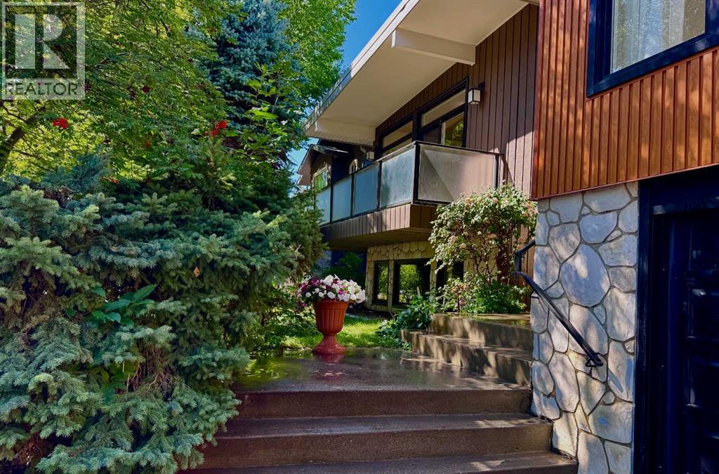 2332 Uxbridge Drive Nw, Calgary, Alberta  T2N 3Z6 - Photo 2 - A2255822