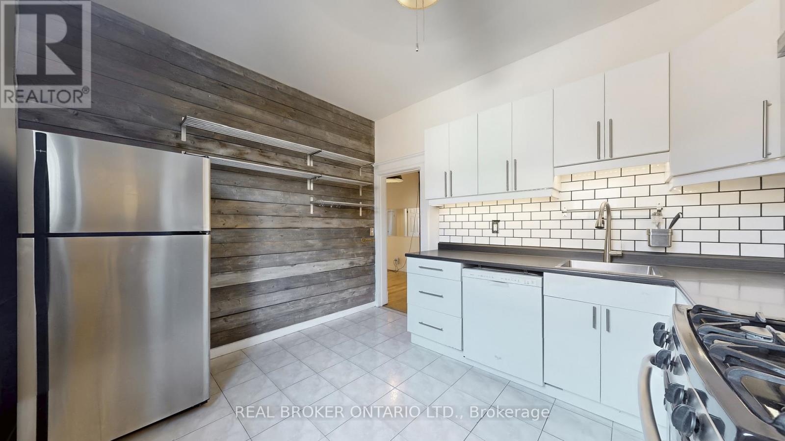 Upper - 1016 Bloor Street W, Toronto, Ontario  M6H 1M2 - Photo 10 - W12448572