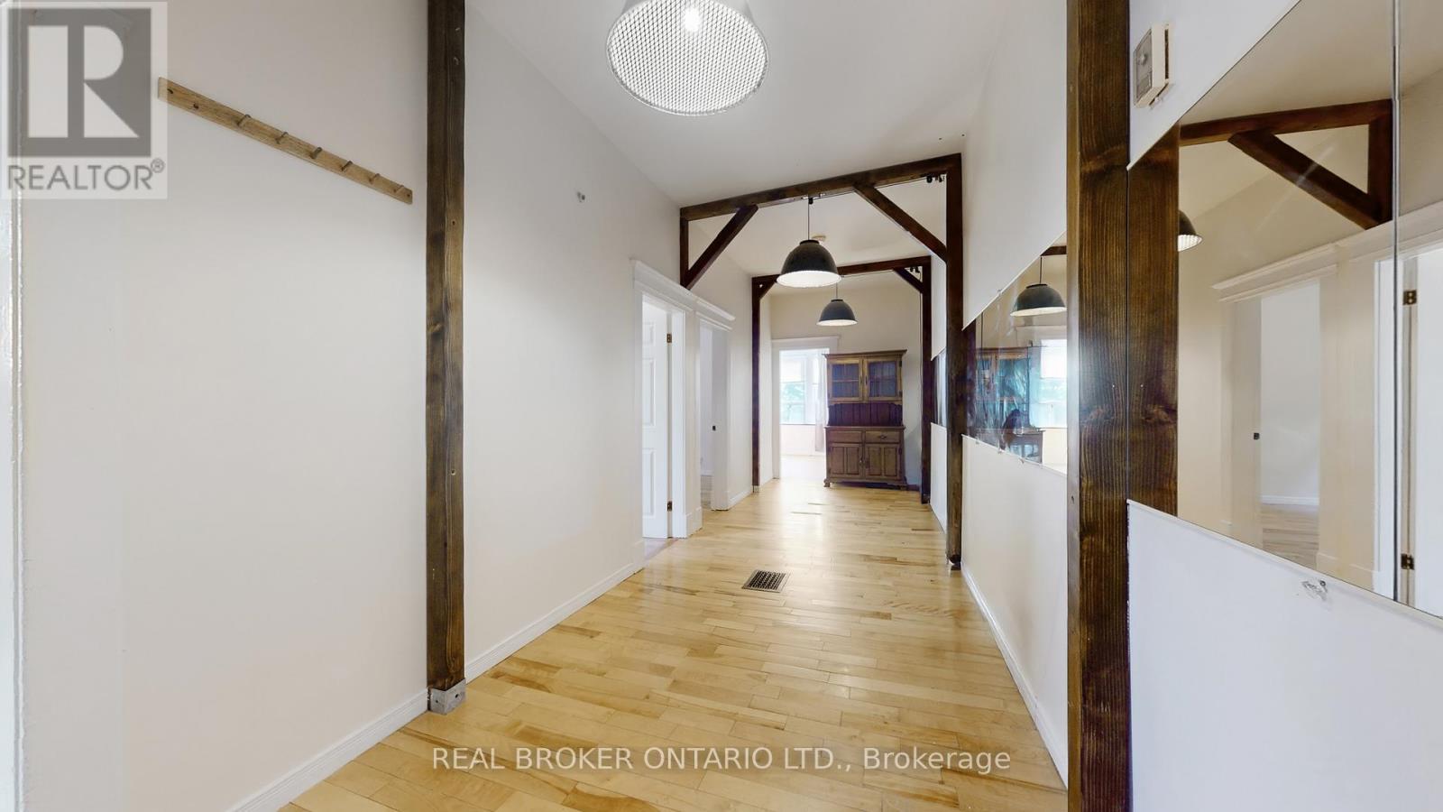 Upper - 1016 Bloor Street W, Toronto, Ontario  M6H 1M2 - Photo 13 - W12448572