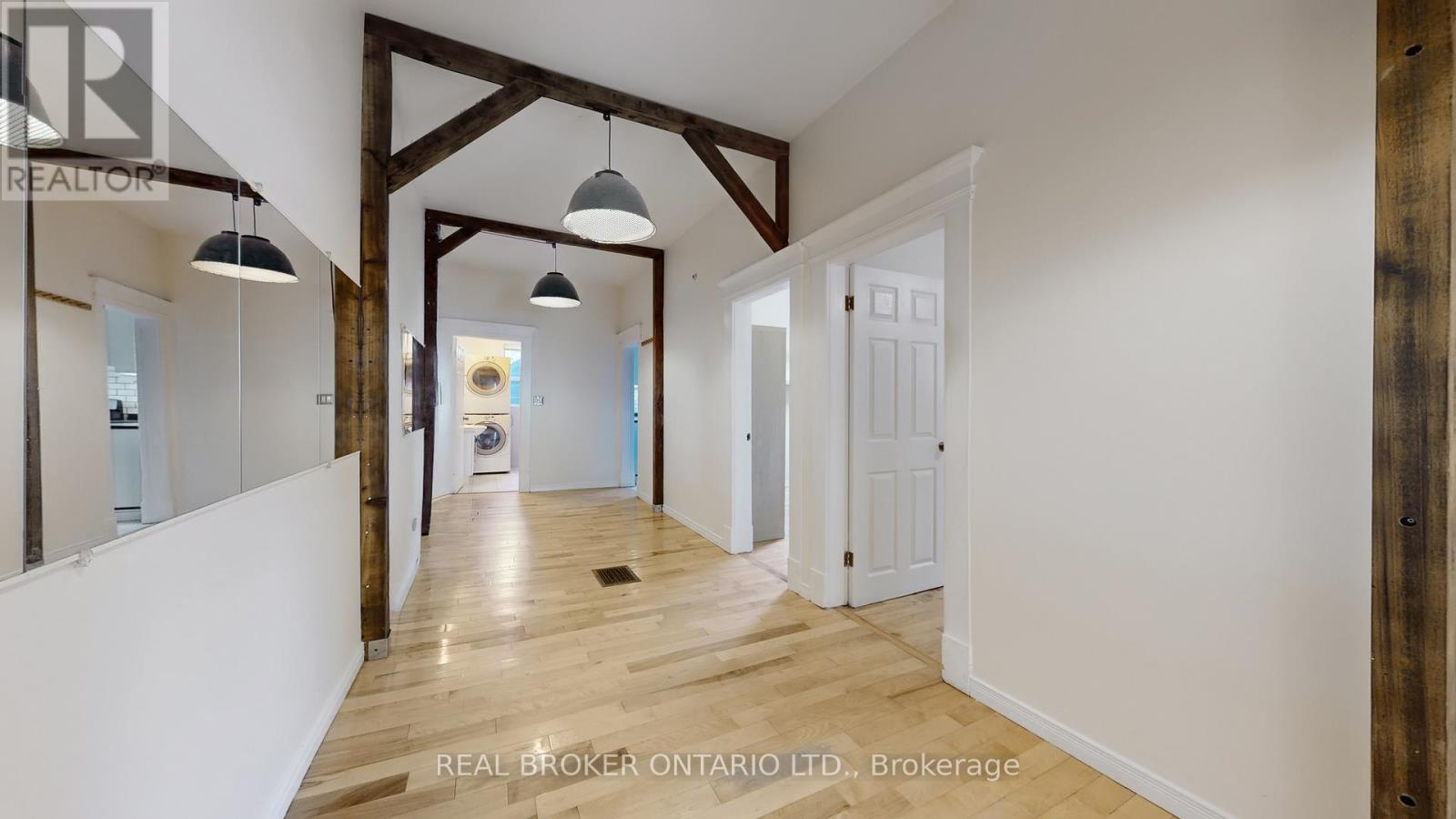 Upper - 1016 Bloor Street W, Toronto, Ontario  M6H 1M2 - Photo 14 - W12448572