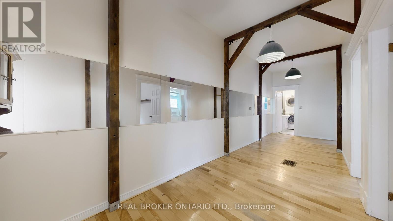 Upper - 1016 Bloor Street W, Toronto, Ontario  M6H 1M2 - Photo 15 - W12448572