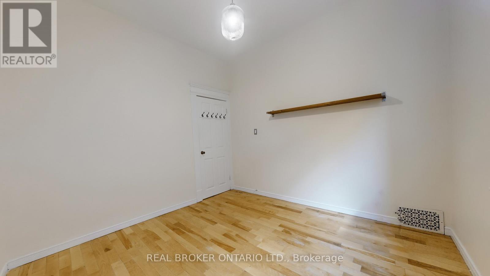 Upper - 1016 Bloor Street W, Toronto, Ontario  M6H 1M2 - Photo 23 - W12448572