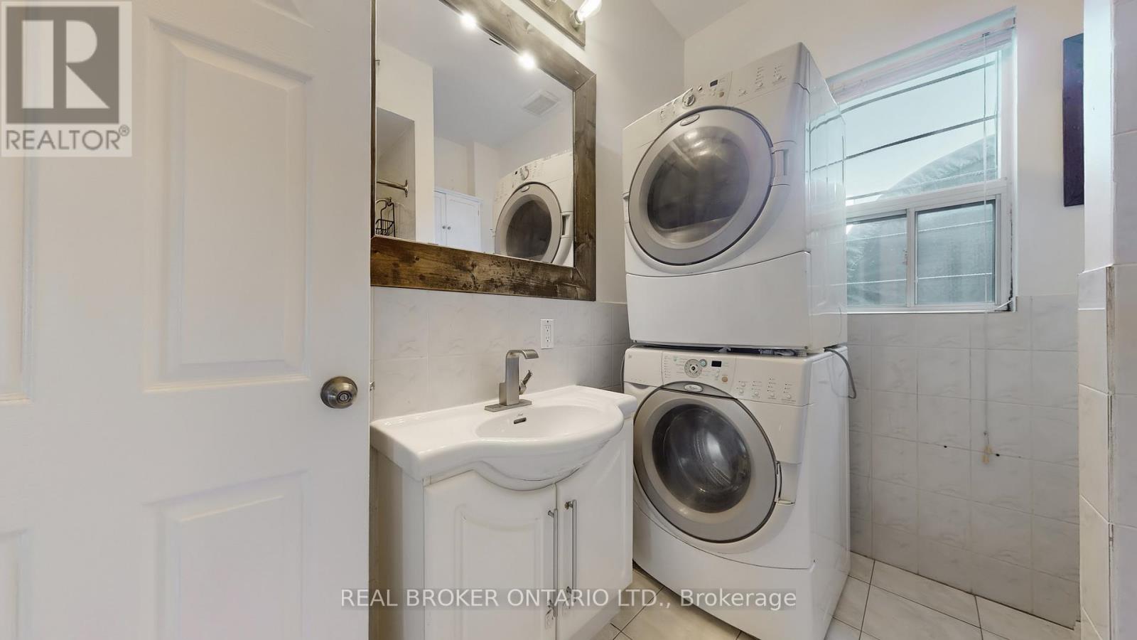 Upper - 1016 Bloor Street W, Toronto, Ontario  M6H 1M2 - Photo 31 - W12448572