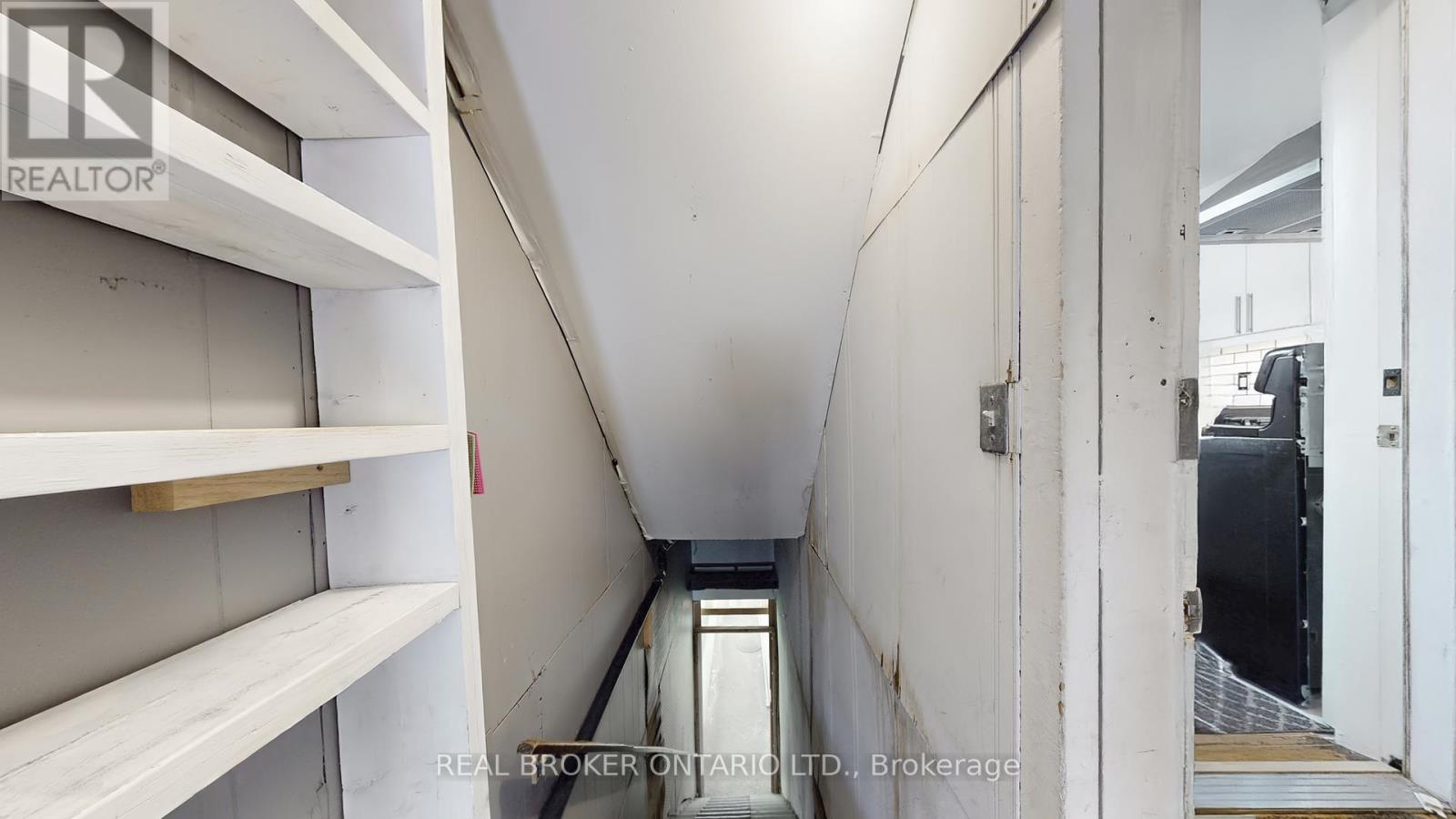 Upper - 1016 Bloor Street W, Toronto, Ontario  M6H 1M2 - Photo 33 - W12448572