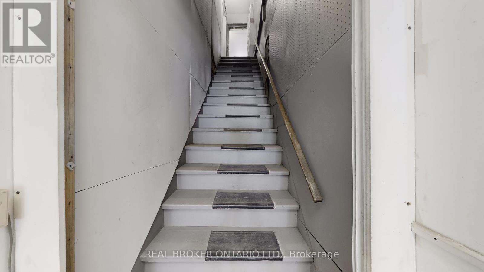 Upper - 1016 Bloor Street W, Toronto, Ontario  M6H 1M2 - Photo 34 - W12448572