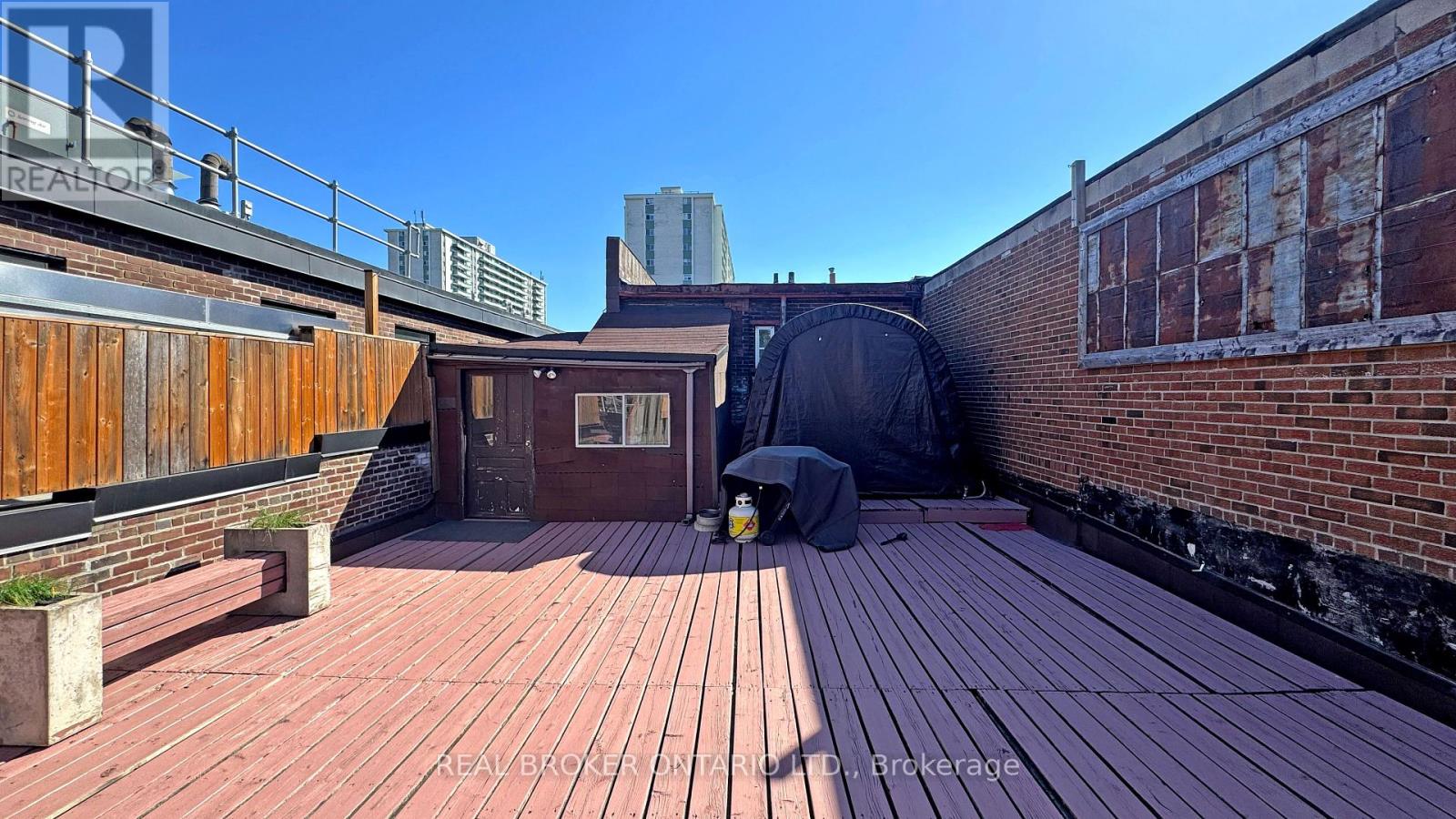 Upper - 1016 Bloor Street W, Toronto, Ontario  M6H 1M2 - Photo 39 - W12448572