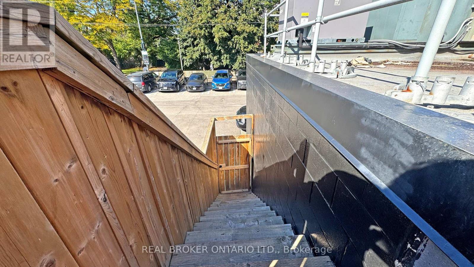 Upper - 1016 Bloor Street W, Toronto, Ontario  M6H 1M2 - Photo 42 - W12448572
