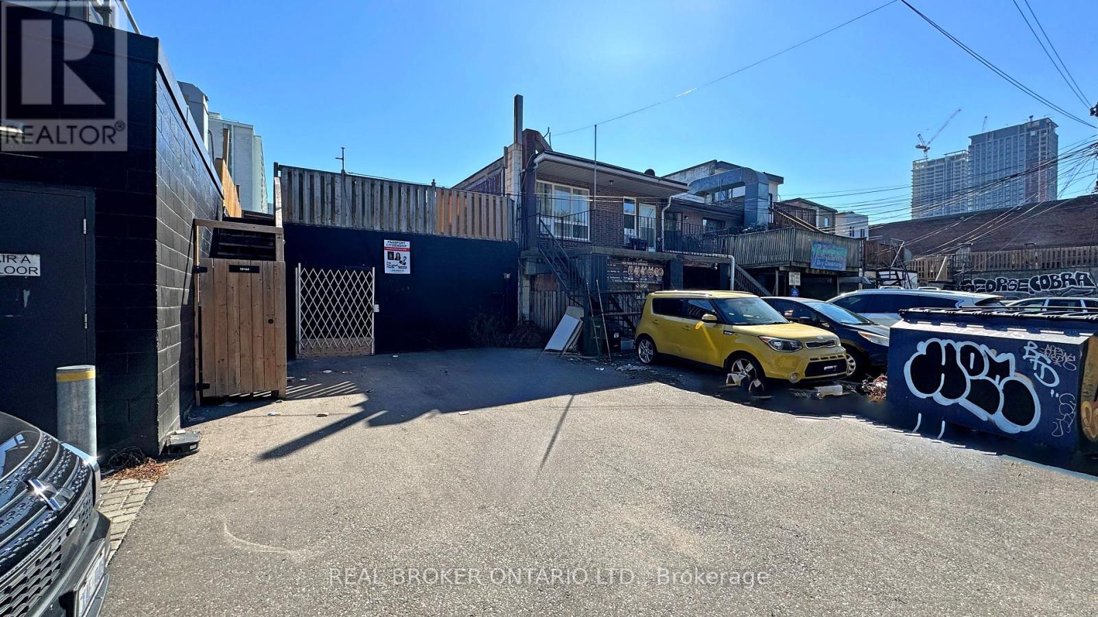Upper - 1016 Bloor Street W, Toronto, Ontario  M6H 1M2 - Photo 44 - W12448572