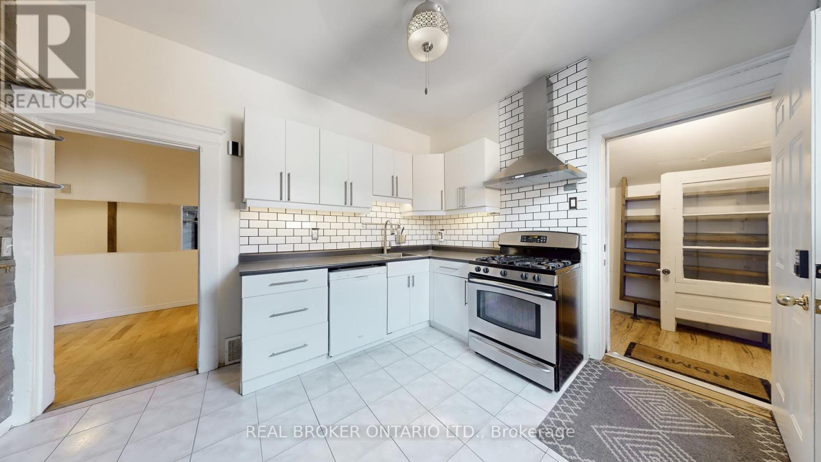 Upper - 1016 Bloor Street W, Toronto, Ontario  M6H 1M2 - Photo 9 - W12448572