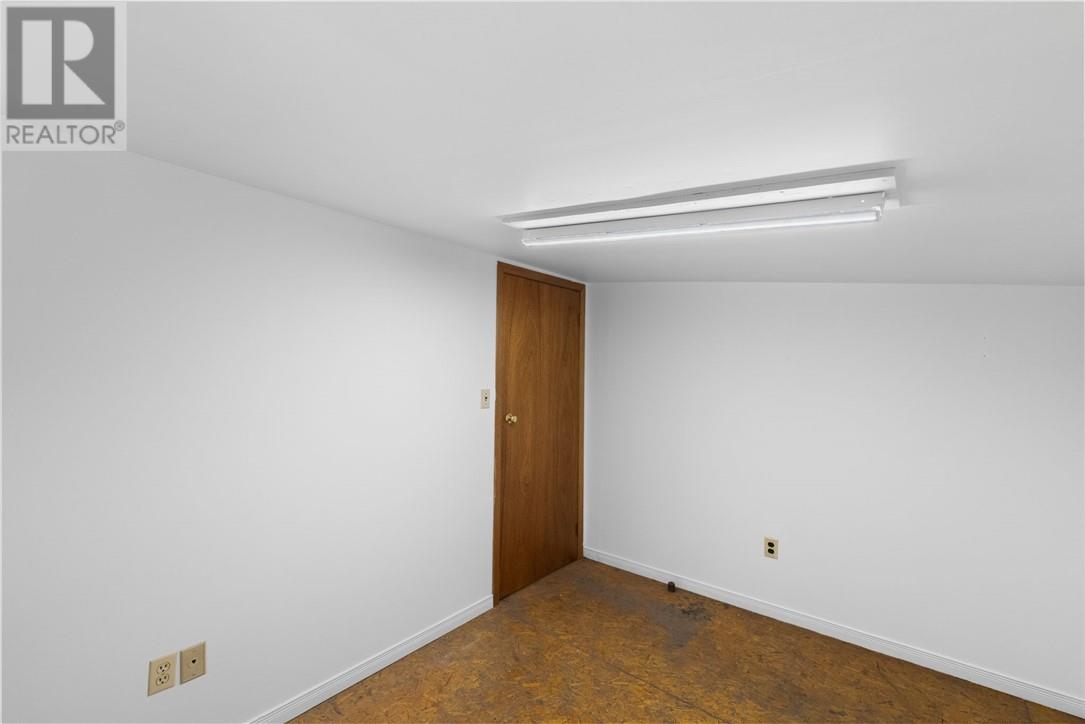 2200 Valleyview Road, Val Caron, Ontario P3N 1L1 - Photo 10 - 2125100