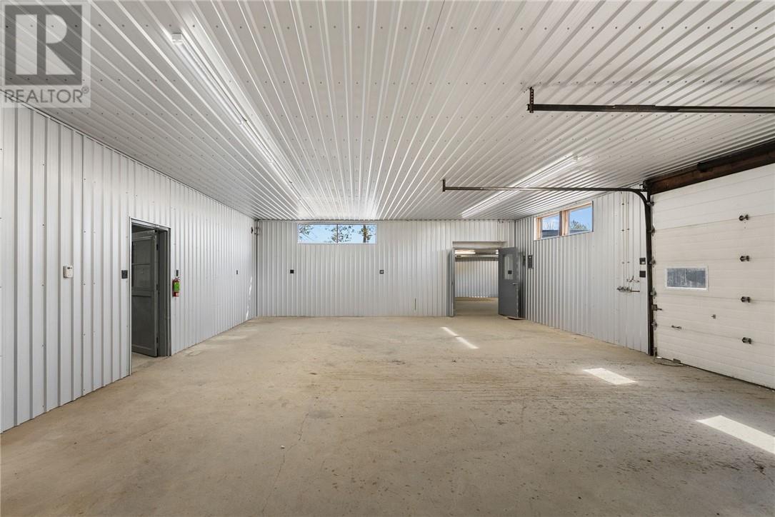 2200 Valleyview Road, Val Caron, Ontario P3N 1L1 - Photo 13 - 2125100