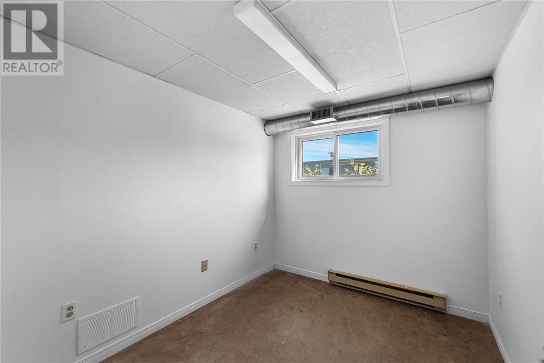 2200 Valleyview Road, Val Caron, Ontario P3N 1L1 - Photo 22 - 2125100