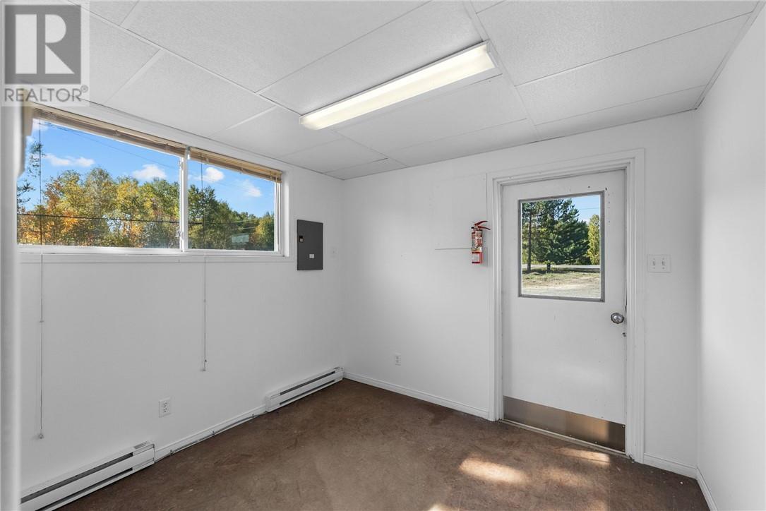 2200 Valleyview Road, Val Caron, Ontario P3N 1L1 - Photo 23 - 2125100