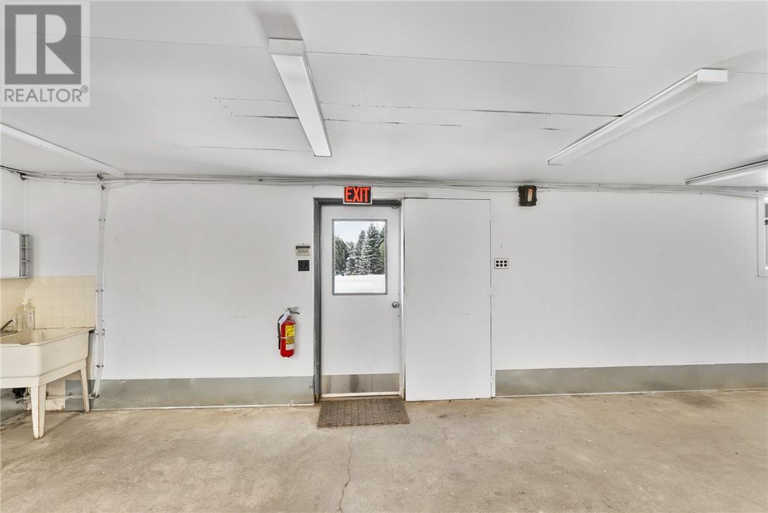 2200 Valleyview Road, Val Caron, Ontario P3N 1L1 - Photo 28 - 2125100