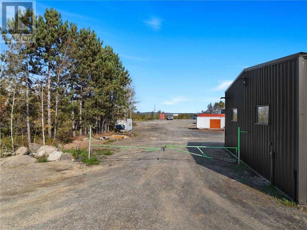 2200 Valleyview Road, Val Caron, Ontario P3N 1L1 - Photo 29 - 2125100