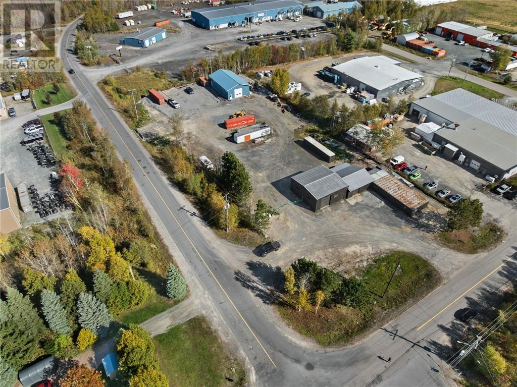 2200 Valleyview Road, Val Caron, Ontario P3N 1L1 - Photo 4 - 2125100