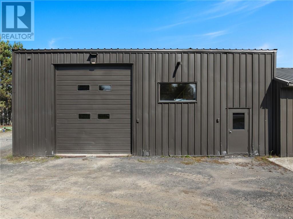 2200 Valleyview Road, Val Caron, Ontario P3N 1L1 - Photo 5 - 2125100
