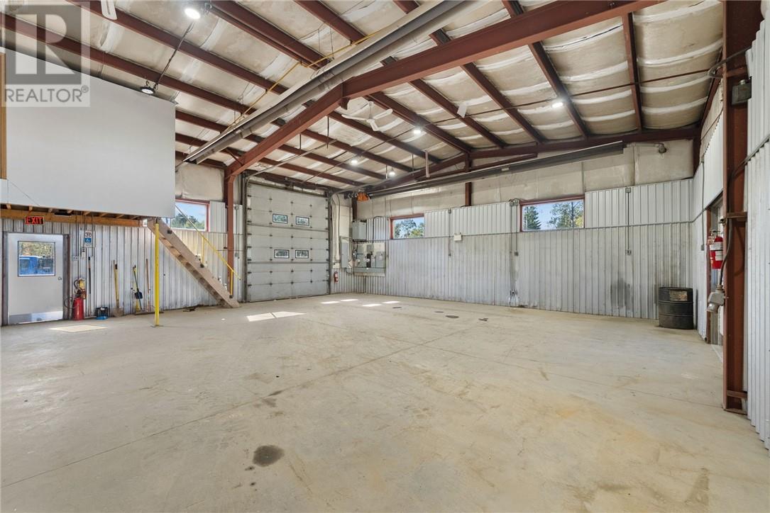 2200 Valleyview Road, Val Caron, Ontario P3N 1L1 - Photo 6 - 2125100