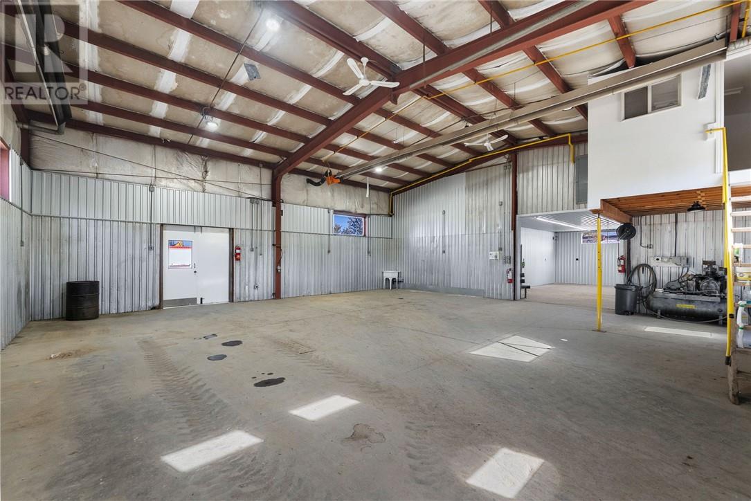 2200 Valleyview Road, Val Caron, Ontario P3N 1L1 - Photo 9 - 2125100