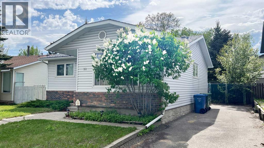 32 Deerfield Drive Se, Calgary, Alberta  T2J 6M1 - Photo 2 - A2260574