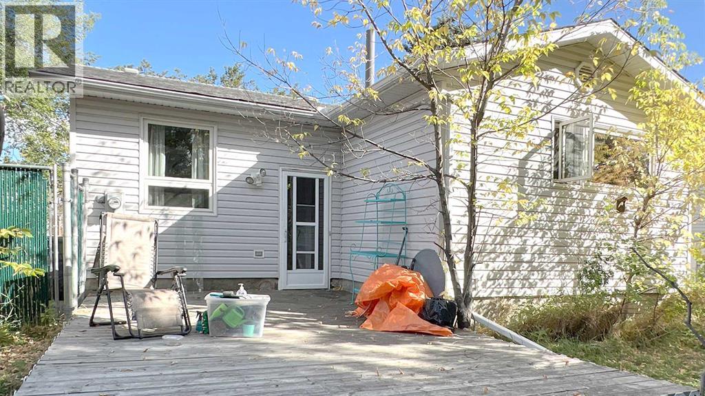 32 Deerfield Drive Se, Calgary, Alberta  T2J 6M1 - Photo 3 - A2260574