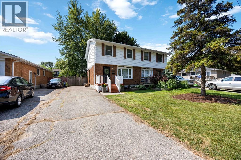 865 Montrose Street, Sarnia, Ontario  N7T 5B8 - Photo 3 - 25025466
