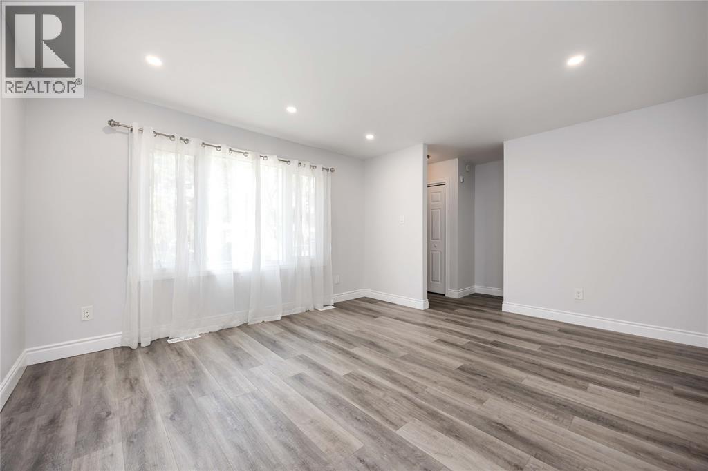 865 Montrose Street, Sarnia, Ontario  N7T 5B8 - Photo 8 - 25025466