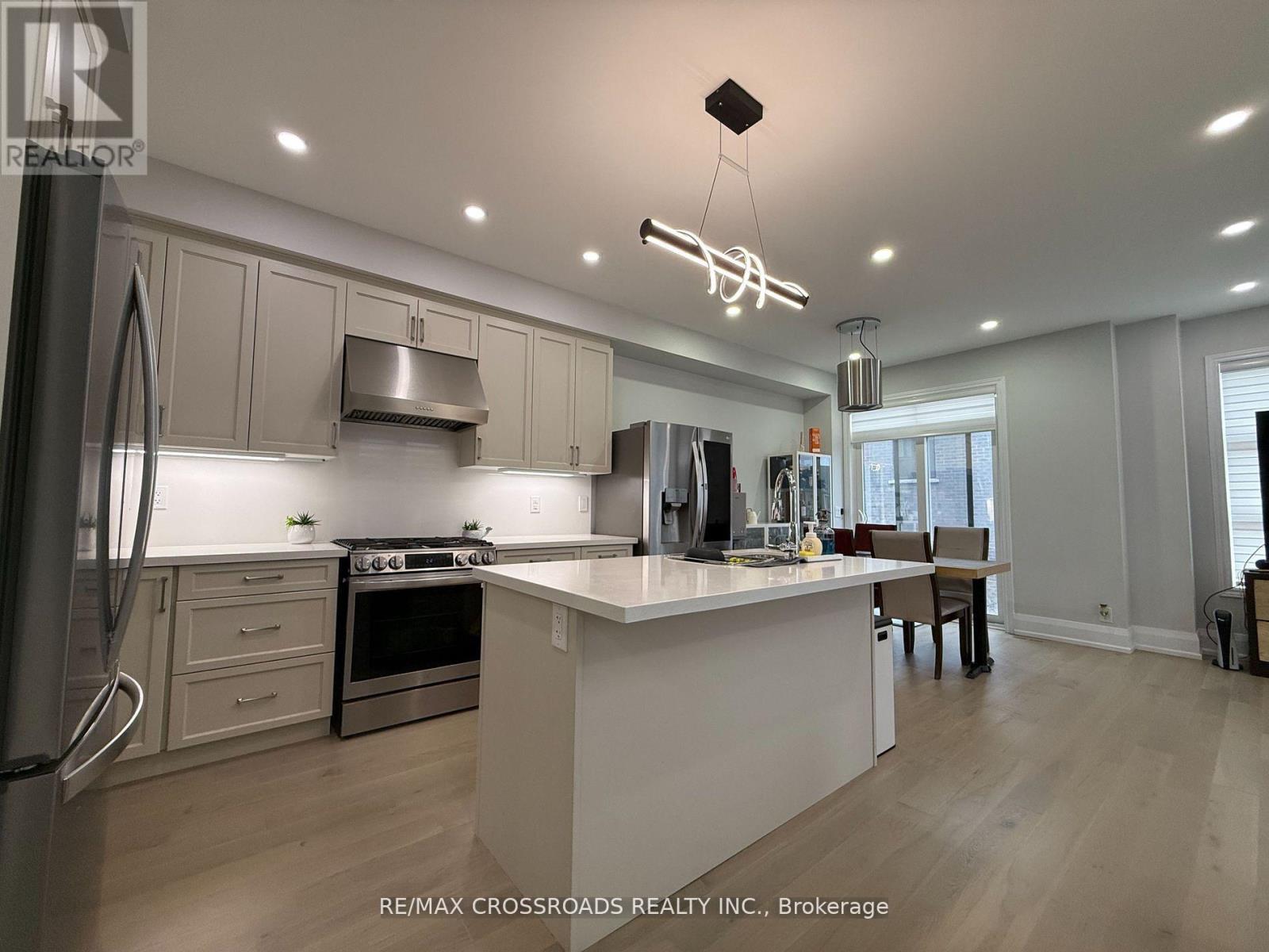 15 Percy Rye Avenue, Markham, Ontario  L6C 3K1 - Photo 2 - N12448591