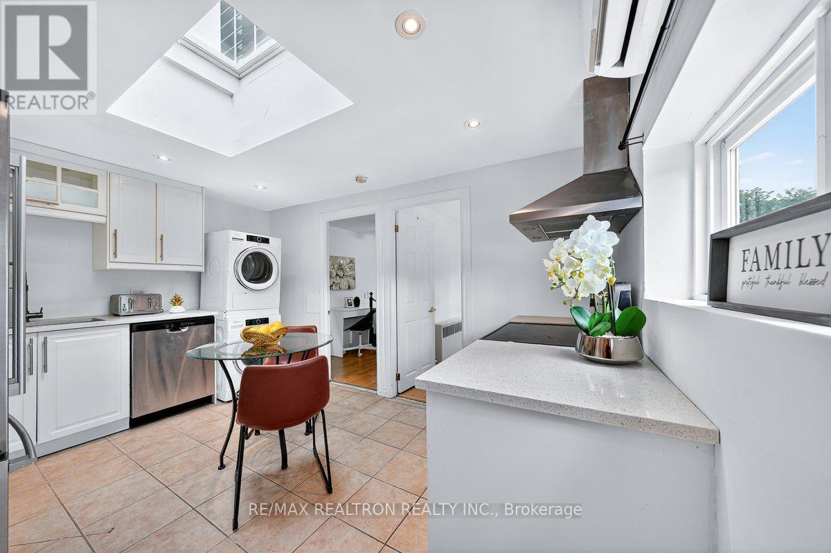 1640 Queen Street W, Toronto, Ontario  M6R 1B2 - Photo 13 - W12448599