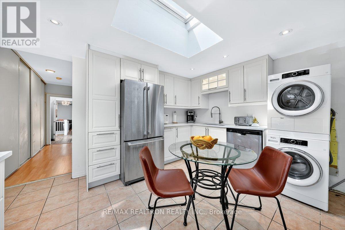 1640 Queen Street W, Toronto, Ontario  M6R 1B2 - Photo 14 - W12448599