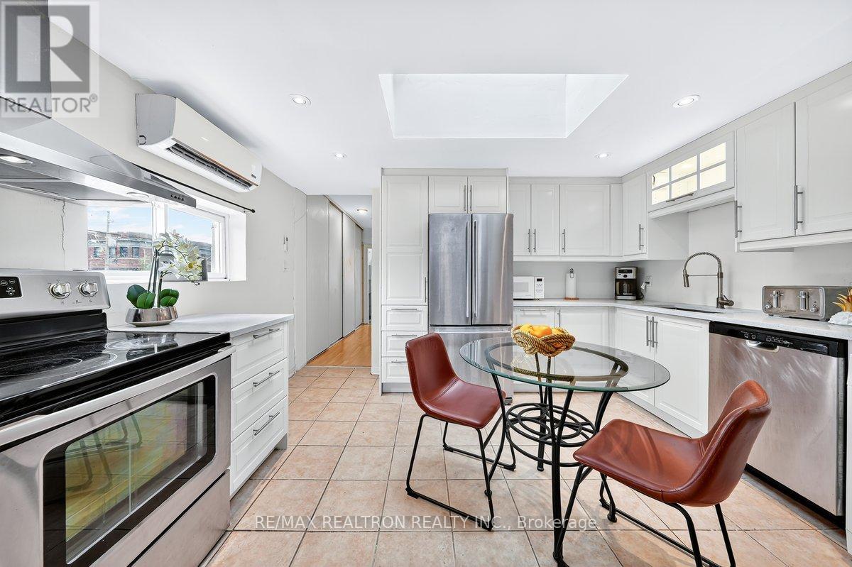 1640 Queen Street W, Toronto, Ontario  M6R 1B2 - Photo 16 - W12448599