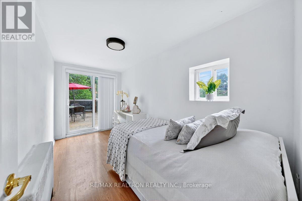 1640 Queen Street W, Toronto, Ontario  M6R 1B2 - Photo 18 - W12448599