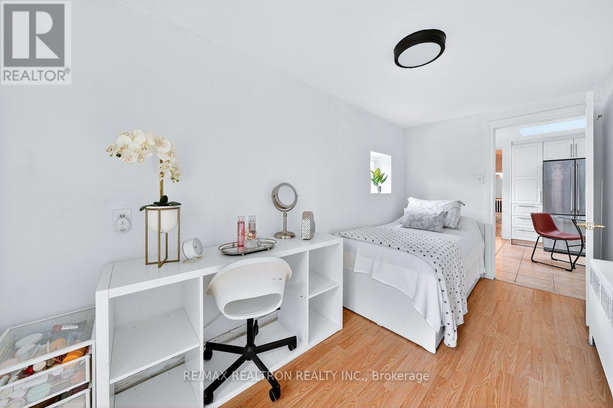 1640 Queen Street W, Toronto, Ontario  M6R 1B2 - Photo 19 - W12448599