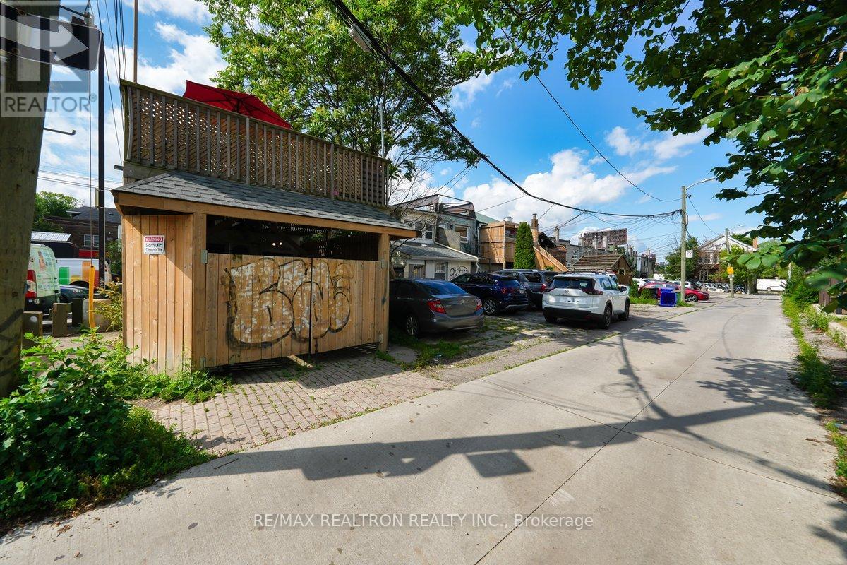 1640 Queen Street W, Toronto, Ontario  M6R 1B2 - Photo 28 - W12448599